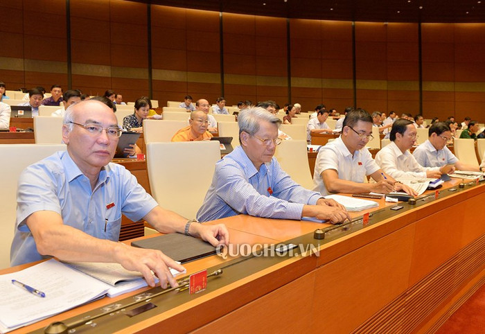 Đại biểu bấm nút biểu quyết. Ảnh: Quochoi.vn Đại biểu bấm nút biểu quyết. Ảnh: Quochoi.vn