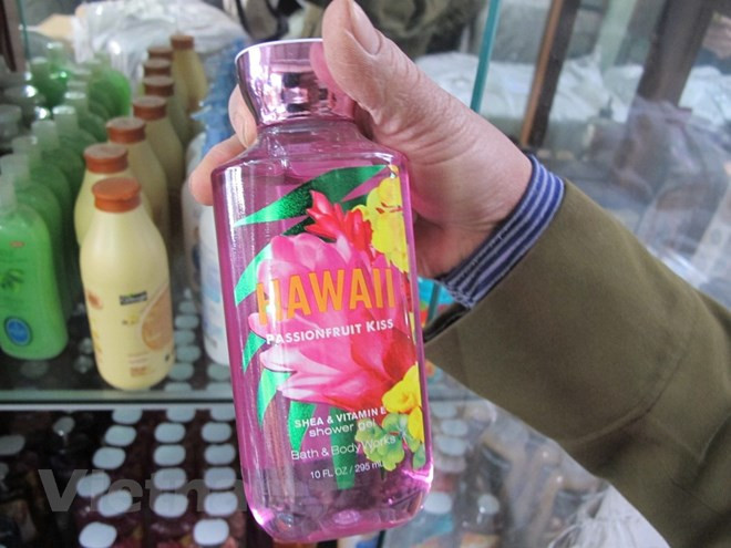 Một loại mỹ phẩm từng bị lực lượng quản lý thị trường thu giữ vì không rõ chất lượng. ảnh: TTXVN.