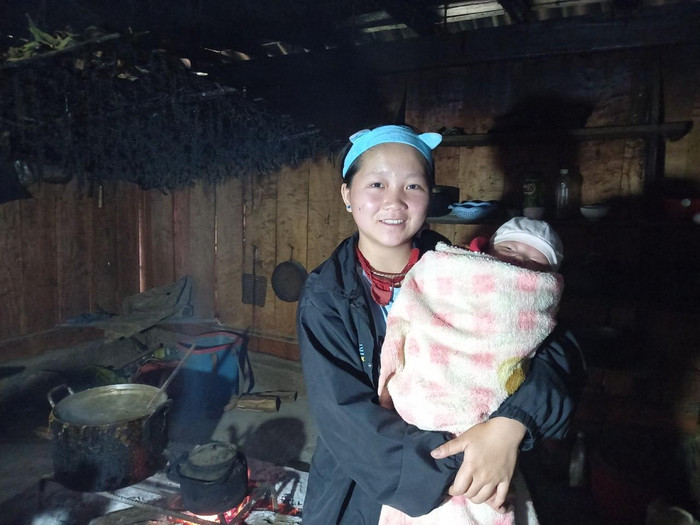 Dàng Y Dế: "Nếu không lấy chồng, đầu xuân năm nay em vẫn được đến lớp". Ảnh Thái Hồng Dàng Y Dế: "Nếu không lấy chồng, đầu xuân năm nay em vẫn được đến lớp". Ảnh Thái Hồng