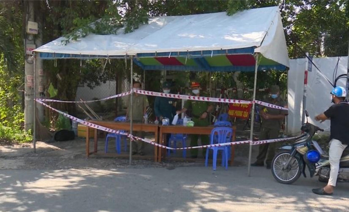 Lực lượng chức năng phong tỏa, cách ly y tế khu phố Khánh Hội (phường Tân Phước Khánh, thị xã Tân Uyên, tỉnh Bình Dương. Ảnh: Hữu Đức Lực lượng chức năng phong tỏa, cách ly y tế khu phố Khánh Hội (phường Tân Phước Khánh, thị xã Tân Uyên, tỉnh Bình Dương. Ảnh: Hữu Đức