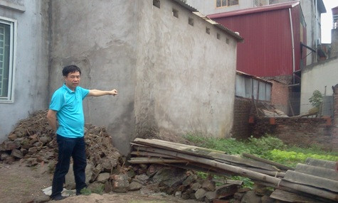 Ông Tiên bức xúc vì sự thiếu minh bạch của chính quyền địa phương. (Ảnh: Hải Ninh) Ông Tiên bức xúc vì sự thiếu minh bạch của chính quyền địa phương. (Ảnh: Hải Ninh)