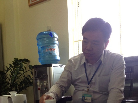 Ông Nguyễn Quốc Cường, Chủ tịch UBND phường Phú Lãm cho biết: Hiện, còn khoảng 28 hộ khiếu nại và còn 17 hộ chưa nhận tiền đền bù. Ảnh: Duy Phong Ông Nguyễn Quốc Cường, Chủ tịch UBND phường Phú Lãm cho biết: Hiện, còn khoảng 28 hộ khiếu nại và còn 17 hộ chưa nhận tiền đền bù. Ảnh: Duy Phong