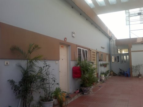 Mặc dù có không gian thoáng đãng nhưng các cư dân ở tầng 31 phải đối diện với việc cơ quan chức năng sẽ tổ chức "cắt gọt". Mặc dù có không gian thoáng đãng nhưng các cư dân ở tầng 31 phải đối diện với việc cơ quan chức năng sẽ tổ chức "cắt gọt".