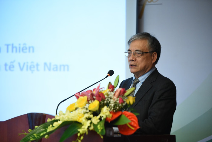 Phó Giáo sư, Tiến sĩ Trần Đình Thiên trình bày tham luận tại hội thảo. Ảnh: reatimes.vn