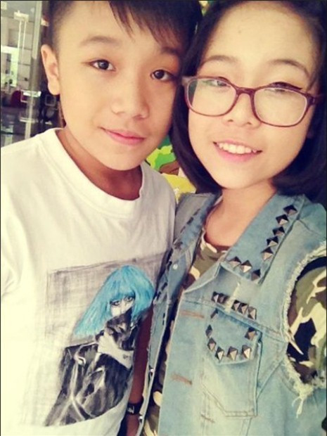 Nguyễn Lê Nguyên và Thảo Linh chụp hình theo phong cách... tự sướng. Nguyễn Lê Nguyên và Thảo Linh chụp hình theo phong cách... tự sướng.