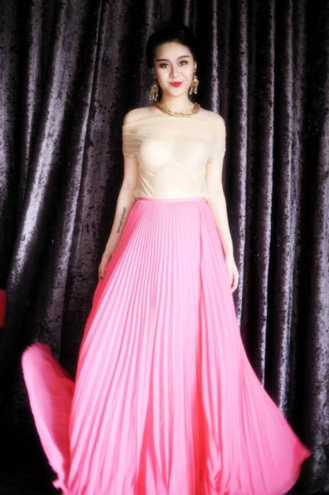 Cô cho rằng mình có nhiều cái còn hay ho hơn danh hiệu 'yêu nữ hàng hiệu". Cô cho rằng mình có nhiều cái còn hay ho hơn danh hiệu 'yêu nữ hàng hiệu".