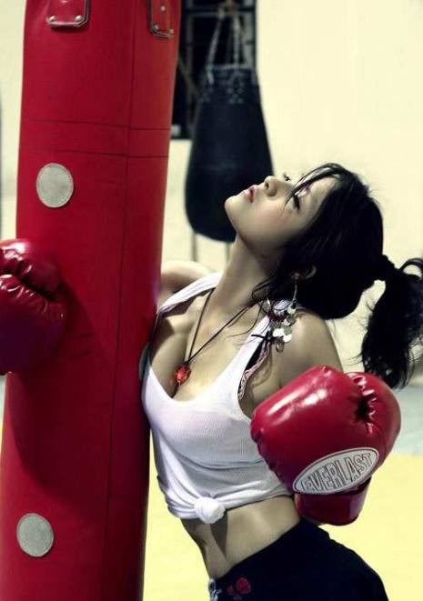 Bắt đầu từ bộ ảnh Sexy Sunshine và Boxing Girl với vòng ngực ngoại cỡ 100, Thủy Top bỗng dưng nổi tiếng với biệt danh "hot girl ngực khủng"...Từ không quen mặt biết tên, cô nàng được ghi nhớ bằng hình ảnh sexy với vòng một nóng bỏng. Bắt đầu từ bộ ảnh Sexy Sunshine và Boxing Girl với vòng ngực ngoại cỡ 100, Thủy Top bỗng dưng nổi tiếng với biệt danh "hot girl ngực khủng"...Từ không quen mặt biết tên, cô nàng được ghi nhớ bằng hình ảnh sexy với vòng một nóng bỏng.