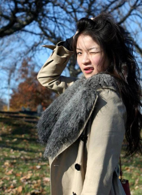 Năm 2010 câu chuyện tình yêu với đạo diễn trẻ đang khá mặn nồng, Thủy Top bỏ tất cả để sang Mỹ du học. Cô dần trở nên thay đổi, không còn khoe ngực như trước mà trở nên nữ tính, nhẹ nhàng, đằm thắm hơn. Năm 2010 câu chuyện tình yêu với đạo diễn trẻ đang khá mặn nồng, Thủy Top bỏ tất cả để sang Mỹ du học. Cô dần trở nên thay đổi, không còn khoe ngực như trước mà trở nên nữ tính, nhẹ nhàng, đằm thắm hơn.