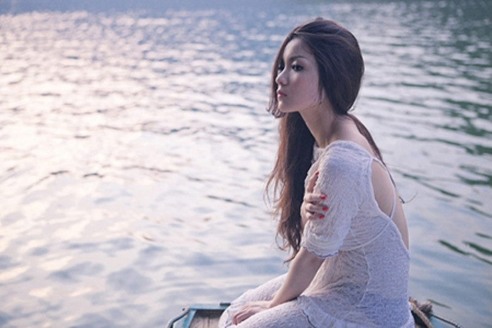 Tháng 9/2012, Thủy Top vẫn xuất hiện với bộ ảnh khá gợi cảm. Tháng 9/2012, Thủy Top vẫn xuất hiện với bộ ảnh khá gợi cảm.