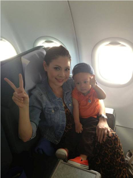 Tạo dáng cùng 'mẹ' Thanh Thảo Tạo dáng cùng 'mẹ' Thanh Thảo