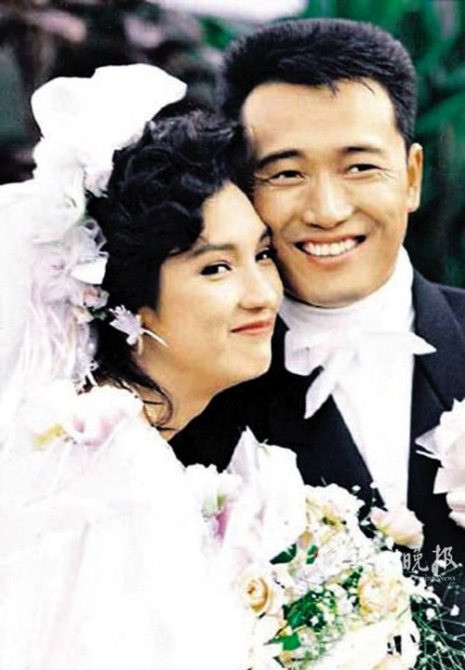 Miêu Kiều Vỹ và Thích Mỹ Trân - 20 năm hạnh phúc nhờ một tình yêu bền bỉ. Tài tử Hong Kong từng thổ lộ, điện ảnh không chỉ mang lại cho anh sự nghiệp, mà còn là một người vợ hiền. Miêu Kiều Vỹ và Thích Mỹ Trân - 20 năm hạnh phúc nhờ một tình yêu bền bỉ. Tài tử Hong Kong từng thổ lộ, điện ảnh không chỉ mang lại cho anh sự nghiệp, mà còn là một người vợ hiền.