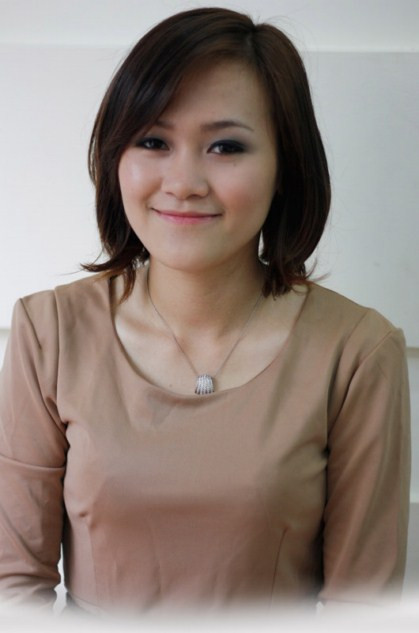 Lê Thị Lê Vy là cô gái ấn tượng trong chương trình the voice. Lê Vy rất thích trẻ con. Hiện Lê Vy đang là giáo viên dạy nhạc tại trường tiểu học Số 2 Phú Bài, thị xã Hương Thủy, tỉnh Thừa Thiên Huế. >>PHÁT SỐT VÌ CÔ GIÁO 9X XINH ĐẸP TRƯỜNG AMSTERDAM >>NỮ SINH ĐẸP RẠNG NGỜI NGÀY KHAI TRƯỜNG >>NƯỚC MẮT NGƯỜI MẸ NGHÈO CÓ CON THI ĐỖ HỌC VIỆN TÀI CHÍNH