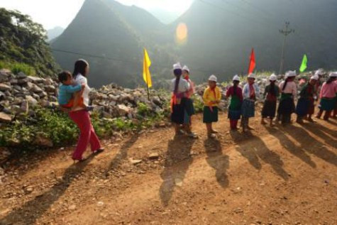 >>Những hình ảnh đẹp nhất lễ khai trường 2012 >>Nữ sinh duyên dáng áo dài ngày khai trường >>Chùm ảnh: Đáng yêu những 'thiên thần nhỏ' ngày khai trường >>Cô giáo 9X siêu kute trong ngày khai giảng trường Ams