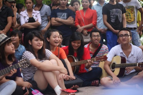 >> Những hình ảnh ấn tượng về trẻ em ở Trường Sa >> Chùm ảnh: Bộ trưởng Phạm Vũ Luận đánh trống khai trường >>Điểm danh thầy cô là hotboy, hotgirl nổi đình nổi đám >>Nước mắt người mẹ nghèo khi con đỗ Học viện Tài chính >> Những hình ảnh ấn tượng về trẻ em ở Trường Sa >> Chùm ảnh: Bộ trưởng Phạm Vũ Luận đánh trống khai trường >>Điểm danh thầy cô là hotboy, hotgirl nổi đình nổi đám >>Nước mắt người mẹ nghèo khi con đỗ Học viện Tài chính