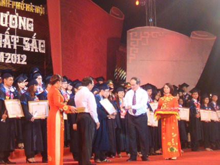 Tuyên dương thủ khoa tại Hà Nội. Tuyên dương thủ khoa tại Hà Nội.