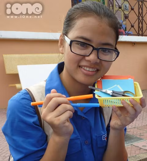 Cô bạn Thanh Hoa đã hơn 20 năm chống chọi lại số phận trên đôi chân tật nguyền của mình