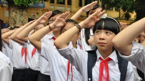 Dịp này trường cũng vinh dự đón Nguyên Tổng Bí thư Lê Khả Phiêu cùng lãnh đạo ngành giáo dục thủ đô và các thế hệ lãnh đạo nhà trường đến dự lễ khai giảng.