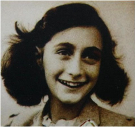Những dòng nhật ký của Anne Frank đã làm rung động trái tim hàng triệu người trên toàn cầu Những dòng nhật ký của Anne Frank đã làm rung động trái tim hàng triệu người trên toàn cầu