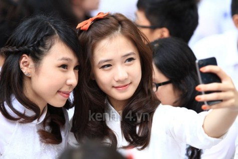 Trâm Anh nhiều năm liền đoạt danh hiệu học sinh giỏi. >> Chùm ảnh: Giới trẻ Hà Thành chào Quốc khánh bằng đàn ghita >>Nữ sinh đẹp rạng ngời ngày khai trường >> Rơi nước mắt, học sinh quỳ đất trong lễ tựu trường >>> Phát sốt vì cô giáo 9X xinh đẹp của trường Chuyên Hà Nội - Amsterdam Trâm Anh nhiều năm liền đoạt danh hiệu học sinh giỏi. >> Chùm ảnh: Giới trẻ Hà Thành chào Quốc khánh bằng đàn ghita >>Nữ sinh đẹp rạng ngời ngày khai trường >> Rơi nước mắt, học sinh quỳ đất trong lễ tựu trường >>> Phát sốt vì cô giáo 9X xinh đẹp của trường Chuyên Hà Nội - Amsterdam