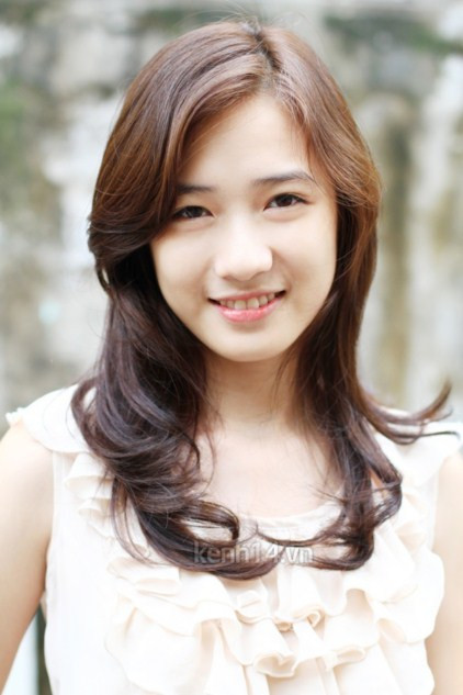 Nguyễn Trâm Anh sinh năm 1995. >> Chùm ảnh: Giới trẻ Hà Thành chào Quốc khánh bằng đàn ghita >>Nữ sinh đẹp rạng ngời ngày khai trường >> Rơi nước mắt, học sinh quỳ đất trong lễ tựu trường >>> Phát sốt vì cô giáo 9X xinh đẹp của trường Chuyên Hà Nội - Amsterdam Nguyễn Trâm Anh sinh năm 1995. >> Chùm ảnh: Giới trẻ Hà Thành chào Quốc khánh bằng đàn ghita >>Nữ sinh đẹp rạng ngời ngày khai trường >> Rơi nước mắt, học sinh quỳ đất trong lễ tựu trường >>> Phát sốt vì cô giáo 9X xinh đẹp của trường Chuyên Hà Nội - Amsterdam