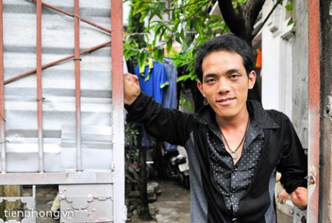 Lở hi vọng, khi tốt nghiệp cậu có thể trở về quê để giúp đỡ những người cùng cảnh ngộ. >>Những hình ảnh đẹp nhất lễ khai giảng 2012 >>Xúc động hình ảnh chú lính chì Thiện Nhân vào lớp 1 >>Những hình ảnh ấn tượng Lễ tốt nghiệp HV Cảnh sát Nhân dân >> Rơi nước mắt, học sinh quỳ đất trong lễ tựu trường Lở hi vọng, khi tốt nghiệp cậu có thể trở về quê để giúp đỡ những người cùng cảnh ngộ. >>Những hình ảnh đẹp nhất lễ khai giảng 2012 >>Xúc động hình ảnh chú lính chì Thiện Nhân vào lớp 1 >>Những hình ảnh ấn tượng Lễ tốt nghiệp HV Cảnh sát Nhân dân >> Rơi nước mắt, học sinh quỳ đất trong lễ tựu trường