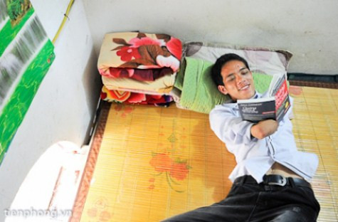 >>Những hình ảnh đẹp nhất lễ khai giảng 2012 >>Xúc động hình ảnh chú lính chì Thiện Nhân vào lớp 1 >>Những hình ảnh ấn tượng Lễ tốt nghiệp HV Cảnh sát Nhân dân >> Rơi nước mắt, học sinh quỳ đất trong lễ tựu trường >>Những hình ảnh đẹp nhất lễ khai giảng 2012 >>Xúc động hình ảnh chú lính chì Thiện Nhân vào lớp 1 >>Những hình ảnh ấn tượng Lễ tốt nghiệp HV Cảnh sát Nhân dân >> Rơi nước mắt, học sinh quỳ đất trong lễ tựu trường