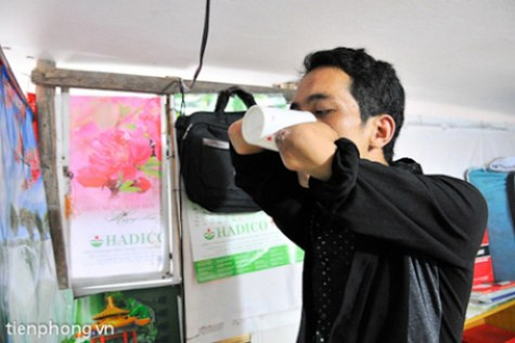 Sợ phải phiền mọi người, Lở rèn luyện để có thể tự chủ trong sinh hoạt hàng ngày. >>Những hình ảnh đẹp nhất lễ khai giảng 2012 >>Xúc động hình ảnh chú lính chì Thiện Nhân vào lớp 1 >>Những hình ảnh ấn tượng Lễ tốt nghiệp HV Cảnh sát Nhân dân >> Rơi nước mắt, học sinh quỳ đất trong lễ tựu trường Sợ phải phiền mọi người, Lở rèn luyện để có thể tự chủ trong sinh hoạt hàng ngày. >>Những hình ảnh đẹp nhất lễ khai giảng 2012 >>Xúc động hình ảnh chú lính chì Thiện Nhân vào lớp 1 >>Những hình ảnh ấn tượng Lễ tốt nghiệp HV Cảnh sát Nhân dân >> Rơi nước mắt, học sinh quỳ đất trong lễ tựu trường