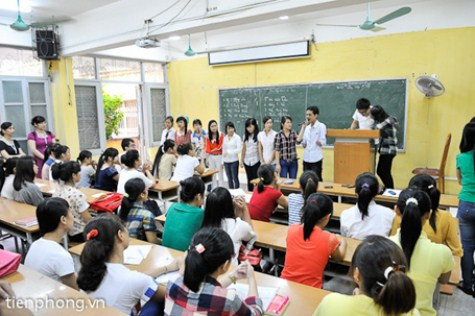 Hiện, Lý Láo Lở hiện là sinh viên năm thứ nhất (lớp K57) Khoa Khoa học Quản lý, Đại học Khoa học Xã hội và Nhân văn Hà Nội. >>Những hình ảnh đẹp nhất lễ khai giảng 2012 >>Xúc động hình ảnh chú lính chì Thiện Nhân vào lớp 1 >>Những hình ảnh ấn tượng Lễ tốt nghiệp HV Cảnh sát Nhân dân >> Rơi nước mắt, học sinh quỳ đất trong lễ tựu trường Hiện, Lý Láo Lở hiện là sinh viên năm thứ nhất (lớp K57) Khoa Khoa học Quản lý, Đại học Khoa học Xã hội và Nhân văn Hà Nội. >>Những hình ảnh đẹp nhất lễ khai giảng 2012 >>Xúc động hình ảnh chú lính chì Thiện Nhân vào lớp 1 >>Những hình ảnh ấn tượng Lễ tốt nghiệp HV Cảnh sát Nhân dân >> Rơi nước mắt, học sinh quỳ đất trong lễ tựu trường