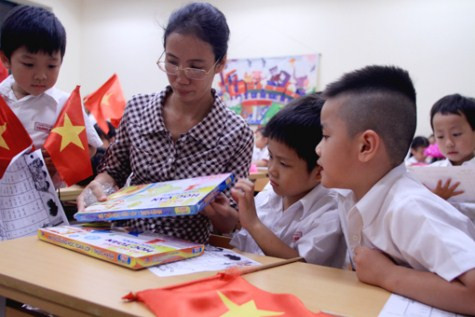 Sự kiện Thiện Nhân đi học đã nhận được sự quan tâm của dư luận, của lãnh đạo quận Hoàn Kiếm cũng như TP Hà Nội. Đích thân ông Hoàng Công Khôi – Bí thư Quận ủy kiêm Chủ tịch HĐND Quận Hoàn Kiếm đã làm việc với Ban giám hiệu Trường tiểu học Tràng An nhận em vào trường theo nguyện vọng của gia đình. Chùm ảnh: Đáng yêu những 'thiên thần nhỏ' ngày khai trường >> Rơi nước mắt, học sinh quỳ đất trong lễ tựu trường Chùm ảnh: Nét hồn nhiên của các bé khiếm thính ngày tựu trường Chùm ảnh: Đáng yêu những 'thiên thần nhỏ' ngày khai trường