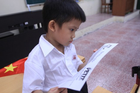 Sau ca phẫu thuật phức tạp ngày 21/6 vừa qua, Thiện Nhân đã nhanh chóng hồi phục sức khỏe để kịp cắp sách đến trường đúng tuổi lên 6. Chùm ảnh: Đáng yêu những 'thiên thần nhỏ' ngày khai trường >> Rơi nước mắt, học sinh quỳ đất trong lễ tựu trường Chùm ảnh: Nét hồn nhiên của các bé khiếm thính ngày tựu trường Chùm ảnh: Đáng yêu những 'thiên thần nhỏ' ngày khai trường