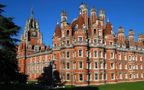 Là một phần của ĐH London (Anh), Royal Holloway, Surrey nổi bật nhờ tòa nhà gạch đỏ xây theo mô hình Château de Chambord của Pháp. Tòa nhà này ban đầu là trường chỉ dành cho phụ nữ. >> Chùm ảnh: Nét hồn nhiên của các bé khiếm thính ngày tựu trường >> Chùm ảnh: Giới trẻ Hà Thành chào Quốc khánh bằng đàn ghita >>Nữ sinh đẹp rạng ngời ngày khai trường >> Rơi nước mắt, học sinh quỳ đất trong lễ tựu trường Là một phần của ĐH London (Anh), Royal Holloway, Surrey nổi bật nhờ tòa nhà gạch đỏ xây theo mô hình Château de Chambord của Pháp. Tòa nhà này ban đầu là trường chỉ dành cho phụ nữ. >> Chùm ảnh: Nét hồn nhiên của các bé khiếm thính ngày tựu trường >> Chùm ảnh: Giới trẻ Hà Thành chào Quốc khánh bằng đàn ghita >>Nữ sinh đẹp rạng ngời ngày khai trường >> Rơi nước mắt, học sinh quỳ đất trong lễ tựu trường