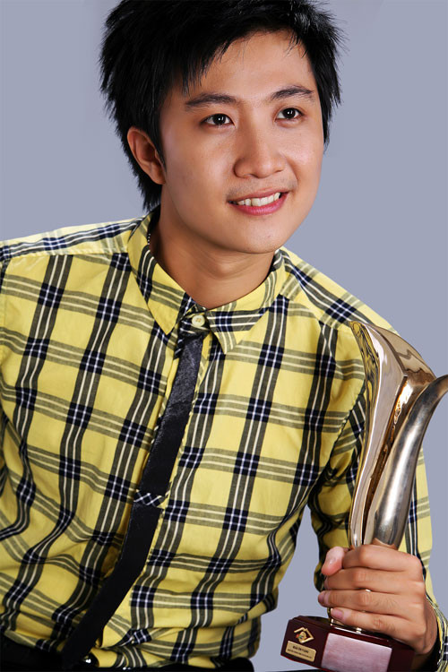 Anh Duy là cựu sinh viên Khoa Quản trị Kinh doanh ĐH Ngoại thương. Anh Duy là giảng viên nhiều triển vọng của ngôi trường danh tiếng này, và cũng rất yêu thích lĩnh vực nghệ thuật, cảm thấy mình có duyên với vai trò của một MC.