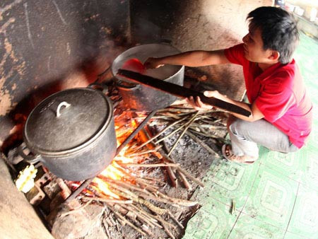 Một bữa ăn đơn giản thôi cũng vô cùng quý giá với những đứa trẻ nghèo. >>NHỮNG HÌNH ẢNH ẤN TƯỢNG VỀ TRẺ EM Ở TRƯỜNG SA >>PHÁT SỐT VÌ CÔ GIÁO 9X XINH ĐẸP CỦA TRƯỜNG CHUYÊN HÀ NỘI - AMSTERDAM >>NỮ SINH ĐẸP RẠNG NGỜI NGÀY KHAI TRƯỜNG Một bữa ăn đơn giản thôi cũng vô cùng quý giá với những đứa trẻ nghèo. >>NHỮNG HÌNH ẢNH ẤN TƯỢNG VỀ TRẺ EM Ở TRƯỜNG SA >>PHÁT SỐT VÌ CÔ GIÁO 9X XINH ĐẸP CỦA TRƯỜNG CHUYÊN HÀ NỘI - AMSTERDAM >>NỮ SINH ĐẸP RẠNG NGỜI NGÀY KHAI TRƯỜNG