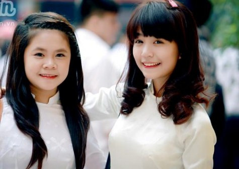 >> Chùm ảnh: Giới trẻ Hà Thành chào Quốc khánh bằng đàn ghita >>Nữ sinh đẹp rạng ngời ngày khai trường >> Rơi nước mắt, học sinh quỳ đất trong lễ tựu trường >>> Phát sốt vì cô giáo 9X xinh đẹp của trường Chuyên Hà Nội - Amsterdam