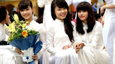 >> Chùm ảnh: Giới trẻ Hà Thành chào Quốc khánh bằng đàn ghita >>Nữ sinh đẹp rạng ngời ngày khai trường >> Rơi nước mắt, học sinh quỳ đất trong lễ tựu trường >>> Phát sốt vì cô giáo 9X xinh đẹp của trường Chuyên Hà Nội - Amsterdam