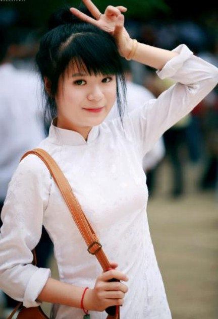 >> Chùm ảnh: Giới trẻ Hà Thành chào Quốc khánh bằng đàn ghita >>Nữ sinh đẹp rạng ngời ngày khai trường >> Rơi nước mắt, học sinh quỳ đất trong lễ tựu trường >>> Phát sốt vì cô giáo 9X xinh đẹp của trường Chuyên Hà Nội - Amsterdam