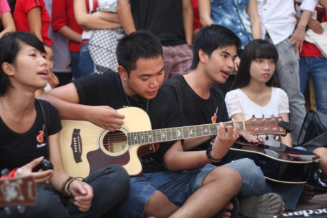 >> Những hình ảnh ấn tượng về trẻ em ở Trường Sa >> Chùm ảnh: Bộ trưởng Phạm Vũ Luận đánh trống khai trường >>Điểm danh thầy cô là hotboy, hotgirl nổi đình nổi đám >>Nước mắt người mẹ nghèo khi con đỗ Học viện Tài chính >> Những hình ảnh ấn tượng về trẻ em ở Trường Sa >> Chùm ảnh: Bộ trưởng Phạm Vũ Luận đánh trống khai trường >>Điểm danh thầy cô là hotboy, hotgirl nổi đình nổi đám >>Nước mắt người mẹ nghèo khi con đỗ Học viện Tài chính