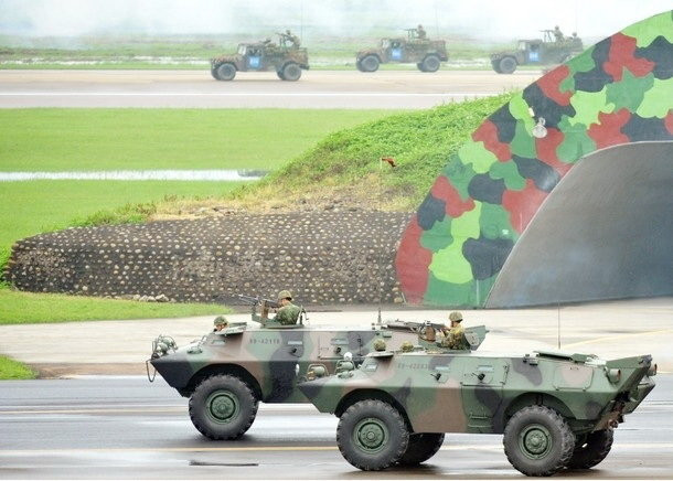 Lực lượng xe trinh sát bọc thép xung phong