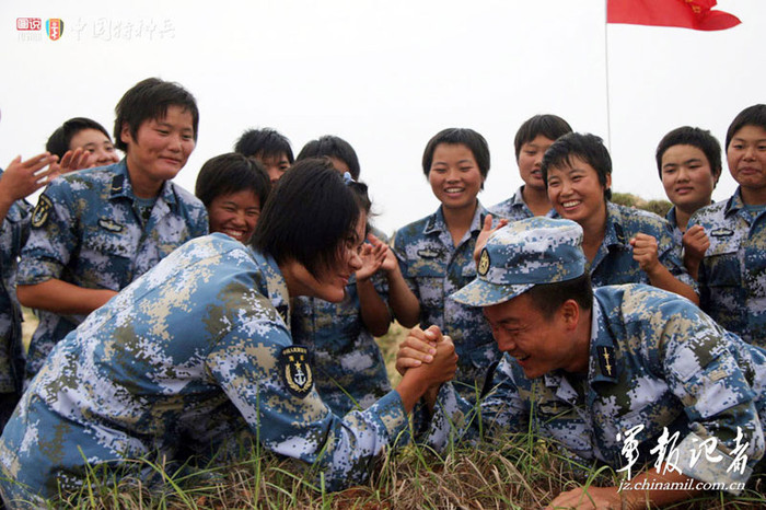 "Mèo nào cắn mỉu nào?" "Mèo nào cắn mỉu nào?"