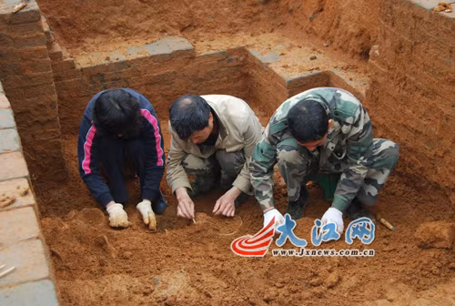 Thu nhặt cổ vật tùy táng