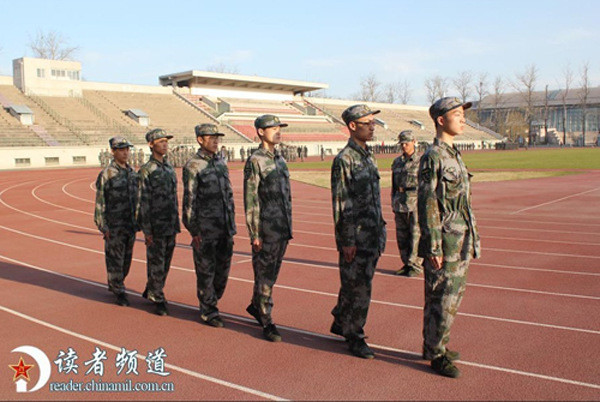 Sân vận động được tận dụng làm thao trường