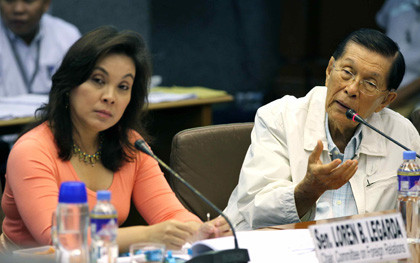 Các quan chức Thượng viện Philippines trong phiên điều trần của Bộ Ngoại giao nước này về tranh chấp Scaborough với Trung Quốc