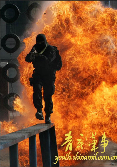 Thực tập nội dung chống khủng bố sau 3 tháng huấn luyện tân binh