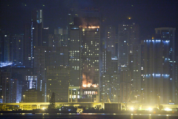 Khách sạn bốc cháy