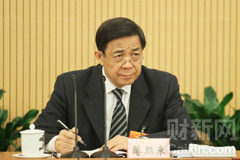 Quyền lực nghiêng thành