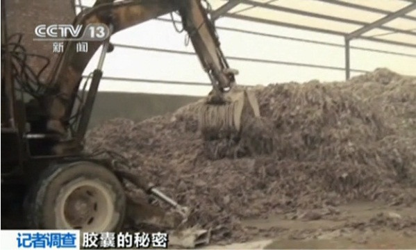 Nguồn rác thải công nghiệp giày da được tập kết chuẩn bị chế biến thành vỏ thuốc Nguồn rác thải công nghiệp giày da được tập kết chuẩn bị chế biến thành vỏ thuốc