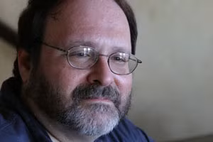 Bruce Einhorn, chuyên gia về luật nhập cư Hoa Kỳ, giáo sư thuộc đại học Pepperdine