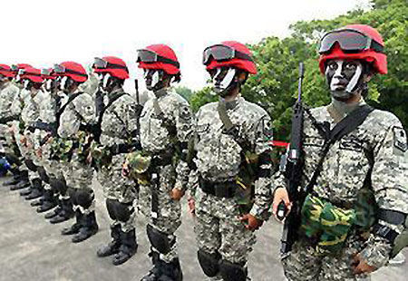 Xếp hàng ngang chờ lệnh