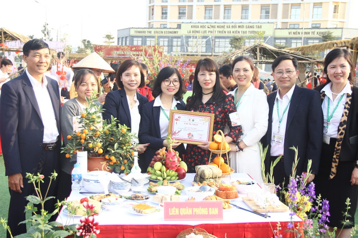 Liên quân phòng ban xuất sắc giành giải đặc biệt IMG_8200.JPG