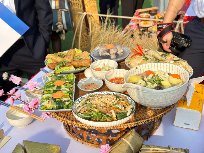 Mâm cỗ của khoa Tài nguyên môi trường IMG_8146.jpg